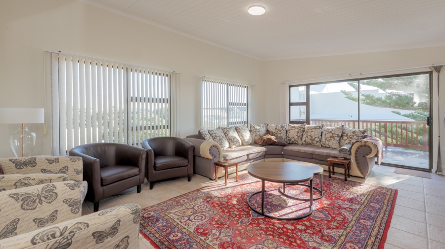 4 Bedroom Property for Sale in Struisbaai Western Cape